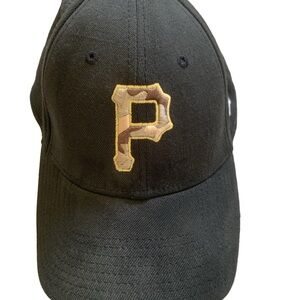 Pittsburgh Pirates Black Cap with Gold Logo camouflage medium large new era